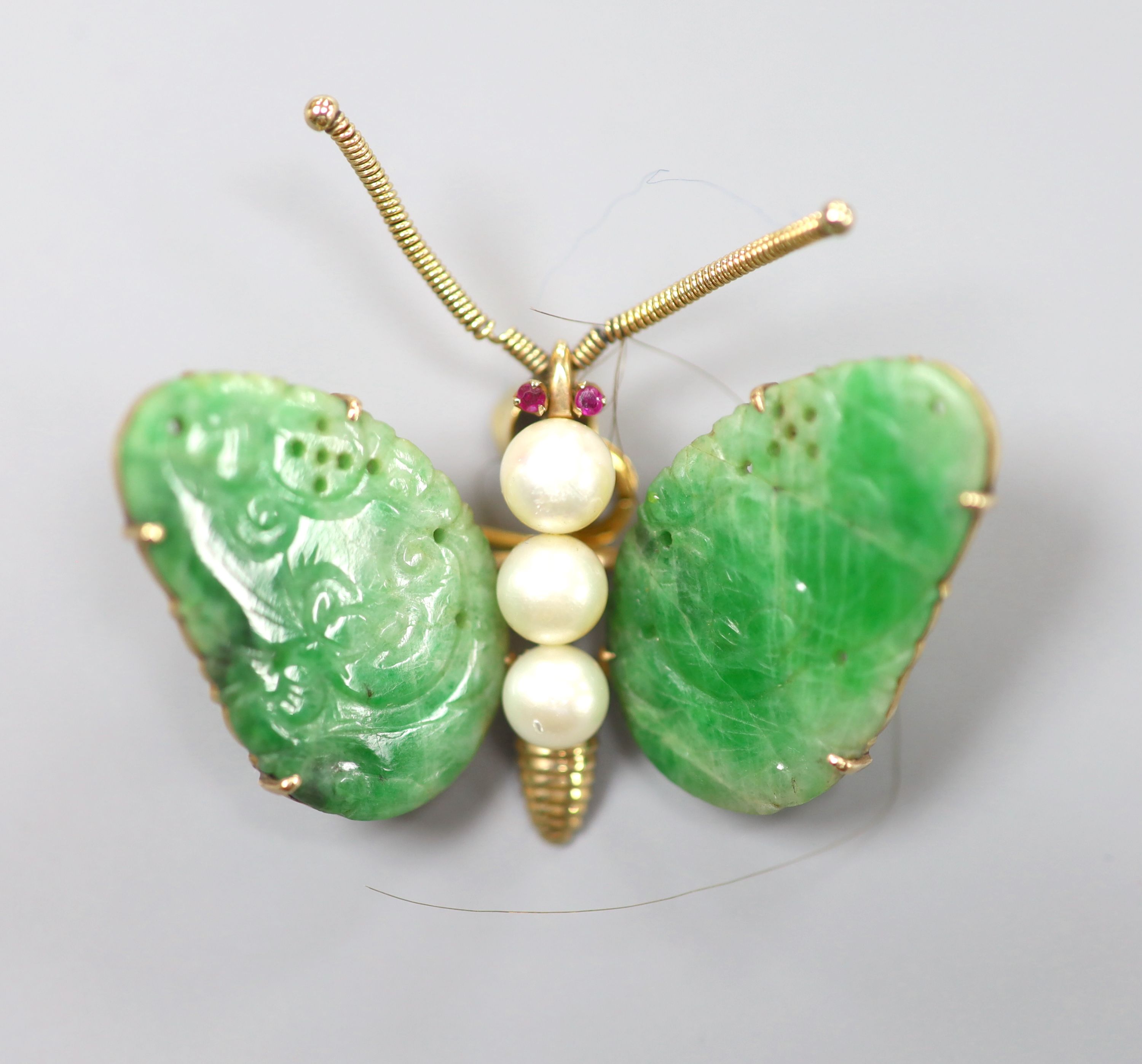 A 20th century 14k mounted jade and cultured pearl set butterfly pendant brooch,